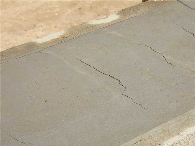 Почему появляются трещины на бетоне после заливки. почему трескается бетон при высыхании: причины