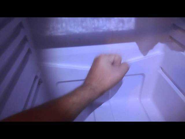 Основные причины почему холодильник трещит или щелкает во время работы
