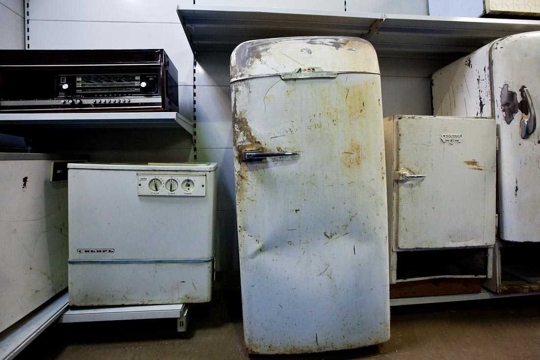 Куда надо деть (сдать) старый холодильник. все про утилизацию и переработку холодильной техники