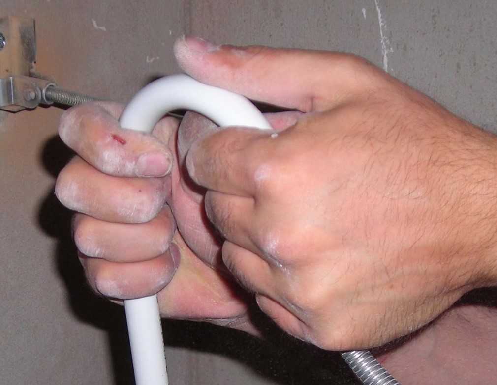 Как гнуть металлопластиковые трубы: технология гибки в домашних условиях