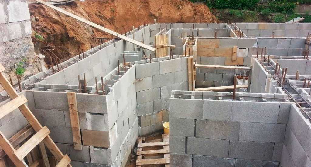 Монолитный бетон: технология строительства, преимущества и недостатки