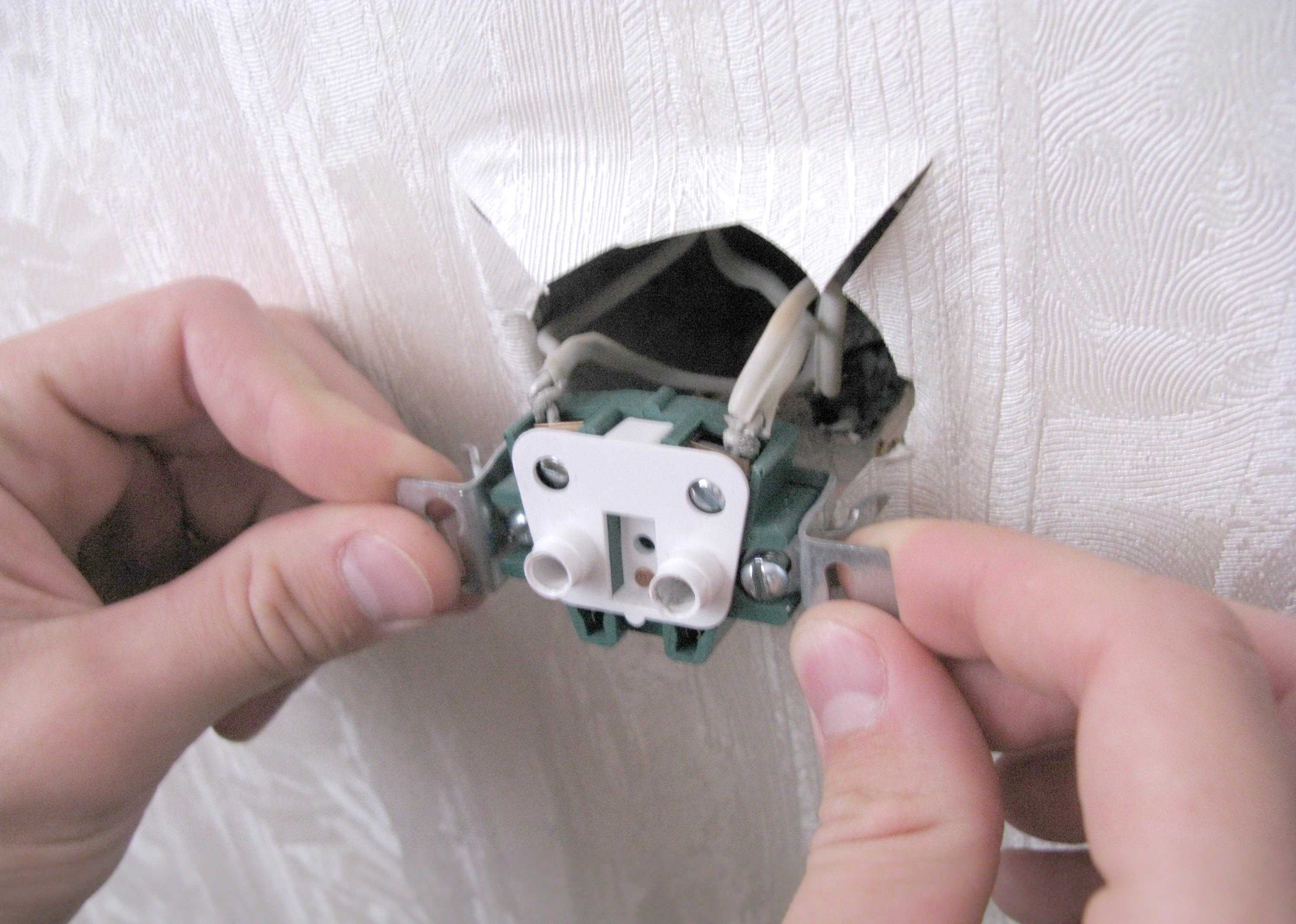 Как подключить розетку и выключатель спаренный после ремонта