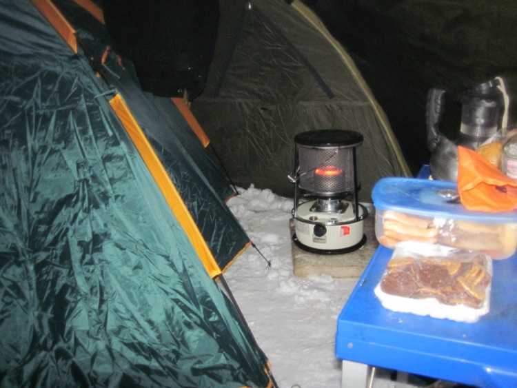 Что делать, чтобы баллончик с газом для отопления палатки не замерзал зимой