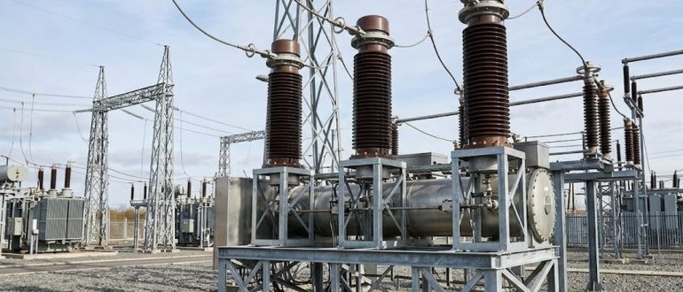 Колонковый элегазовый выключатель на открытой подстанции