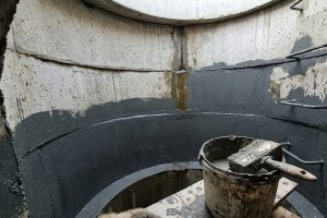 Нанесение гидроизоляции на стены бетонного колодца изнутри
