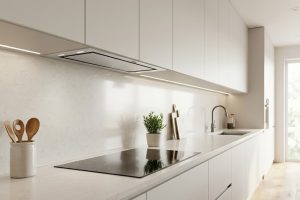 Современная кухня с рециркуляционной вытяжкой над варочной панелью