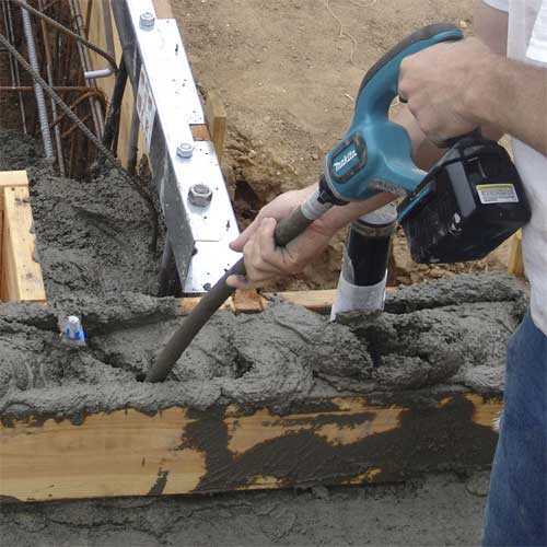 Как заливать бетон с миксера: техника, преимущества и недостатки