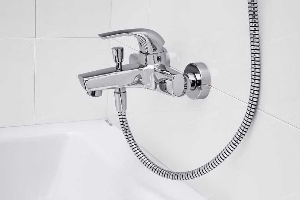 Как выбрать смеситель для ванной с душем — виды, характеристики + рейтинг производителей