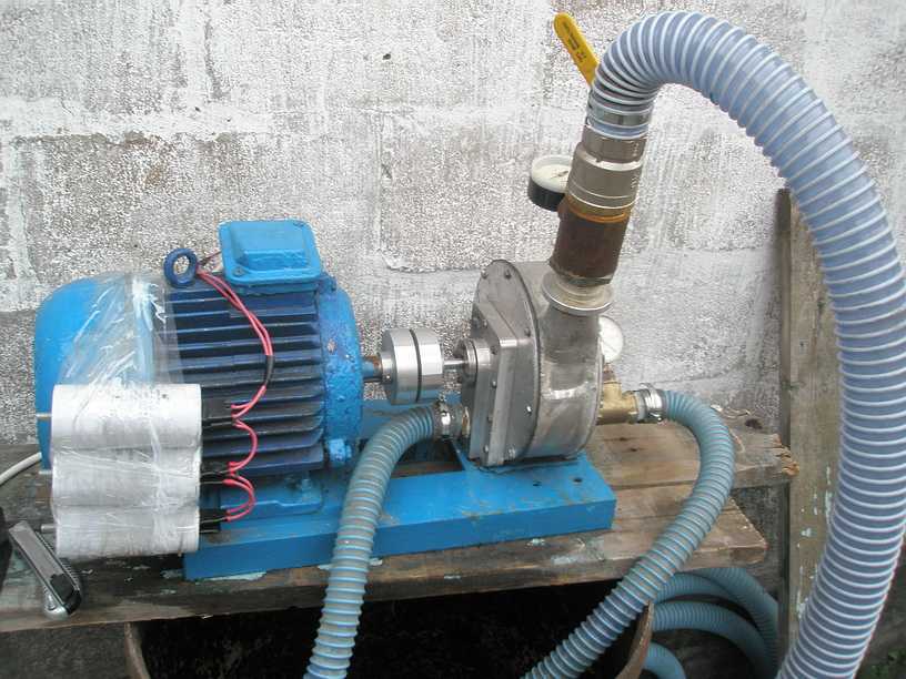 Водяная помпа видео. Помпа водяной VKM 600. Насос электропомпа для скважины. Дисковый насос Тесла. Самодельный водяной насос 12 вольт.