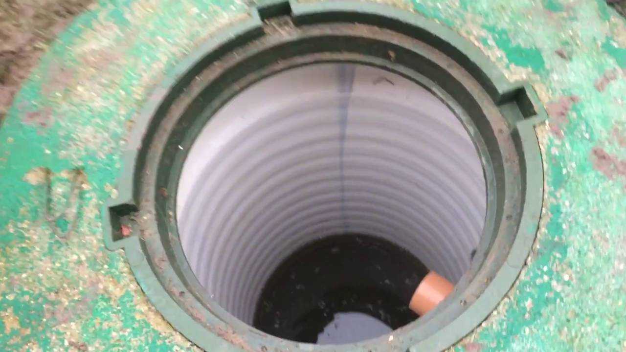 Выбор и установка пластиковых вставок в колодец из бетонных колец