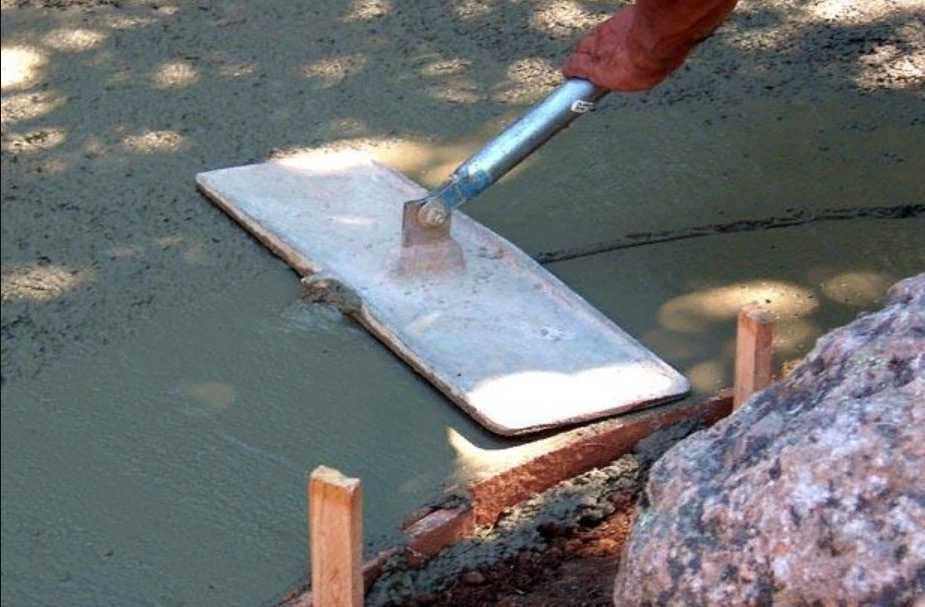 Заливка бетона с миксера