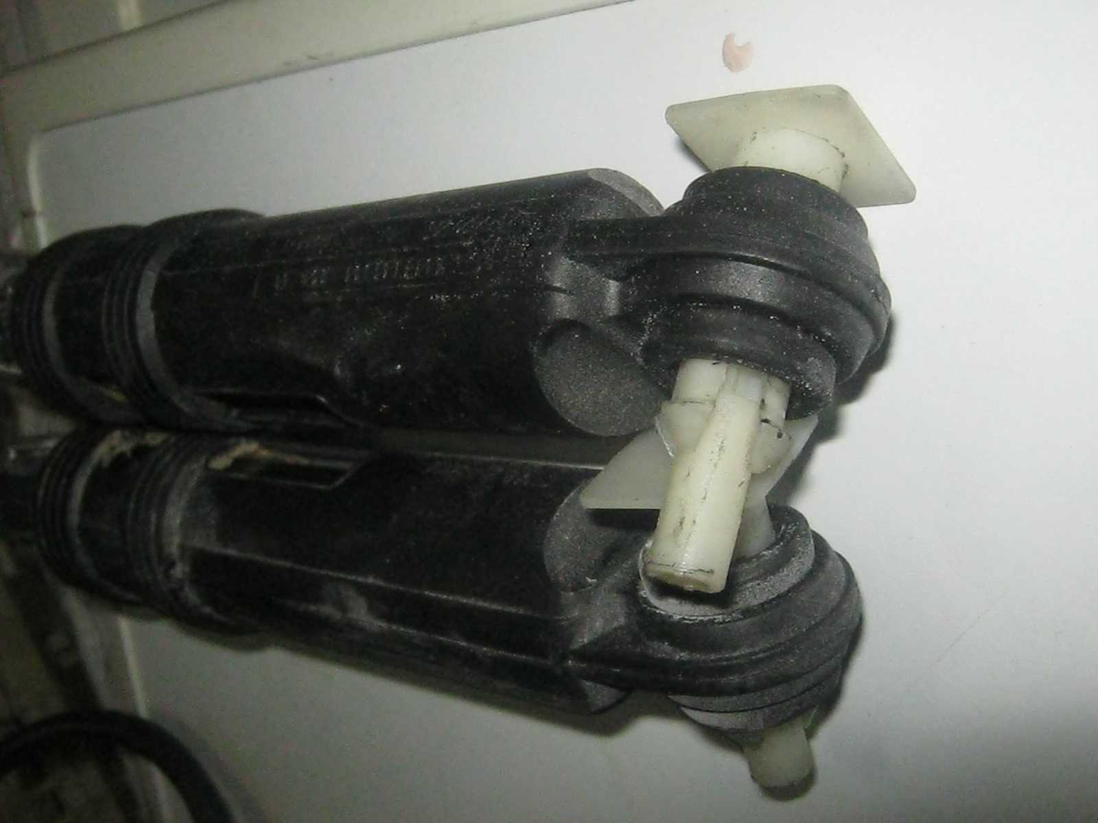 Амортизаторы стиральной машины: как снять, поменять и починить своими руками. что делать при поломке амортизатора в стиральной машине?
