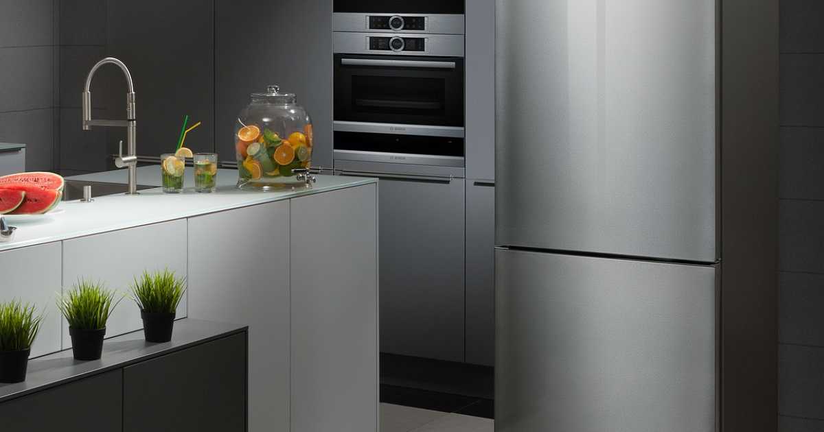 Самые ломающиеся холодильники. Beko GN 163120 W. Холодильник Sharp SJ-px99fbe. Рейтинг широких холодильников.