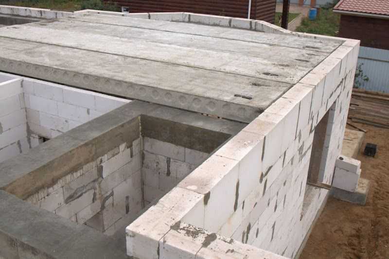 Как укладывать плиты перекрытия на газобетон: минимальная толщина стены, монтаж плит перекрытия