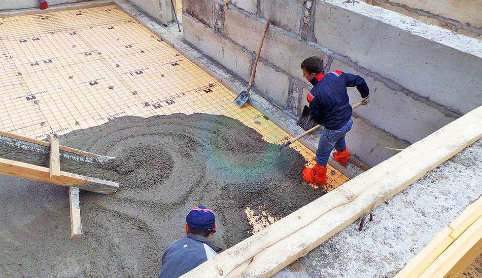 Когда возникает потребность залить пол иили стены бетоном в подвале, нужно придерживаться определенных правил, учитывать все нюансы подземного помещения Выполнить работу реально самостоятельно