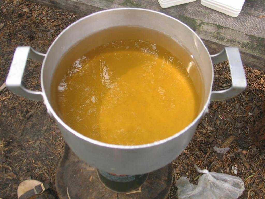 Что делать, если вода из скважины желтеет на воздухе и при нагревании
