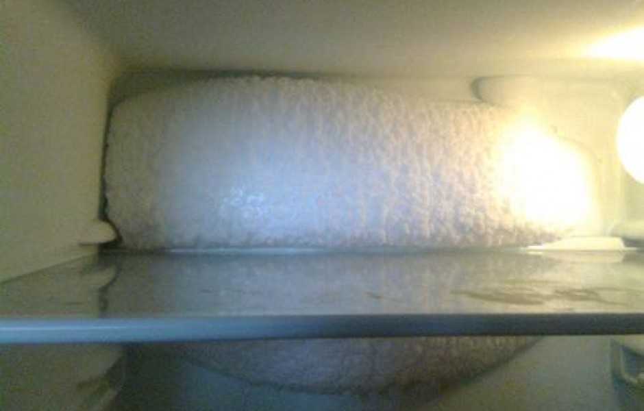Конденсат в холодильнике внутри, снаружи - почему появляется, что делать