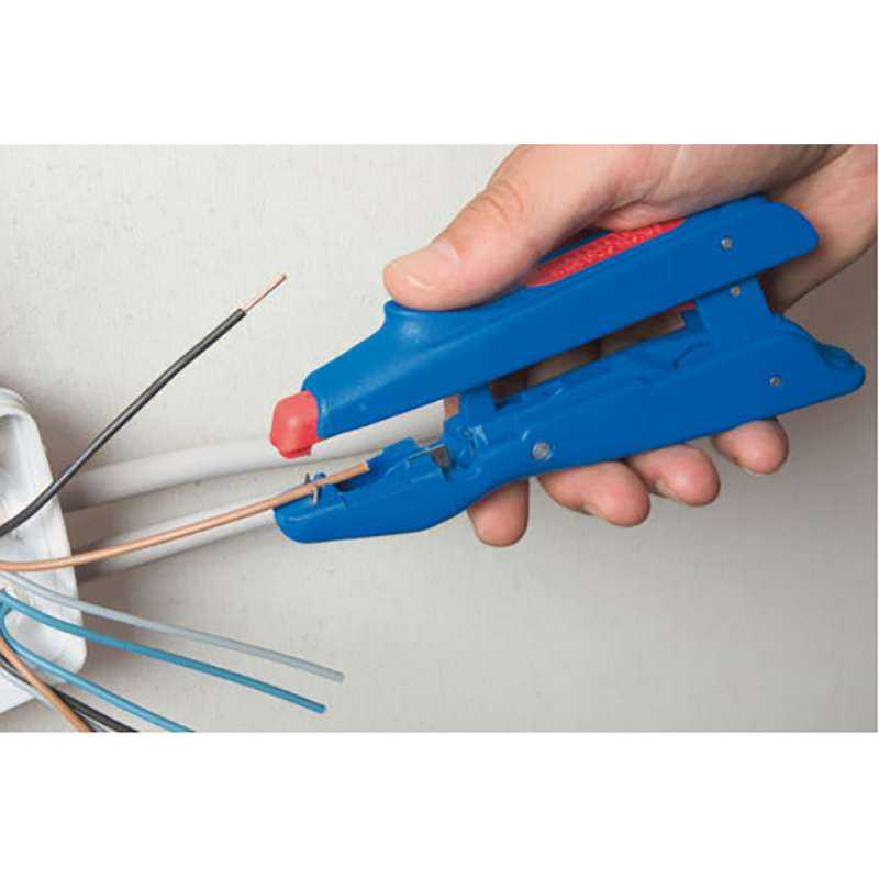 Инструмент для снятия изоляции с проводов – стриппер, клещи и станок для разделки кабеля