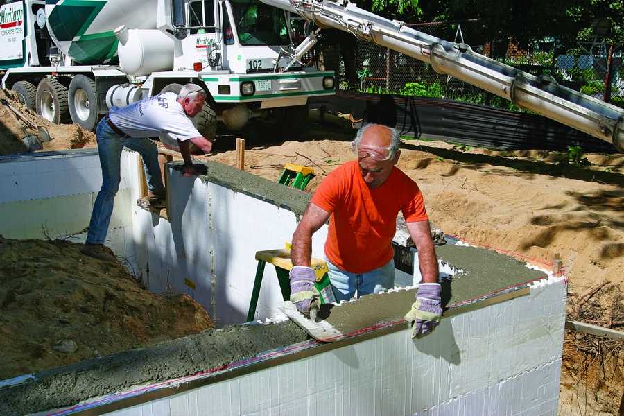 Строительство из пенобетона – блочные или монолитные стены. что выгоднее и качественнее?