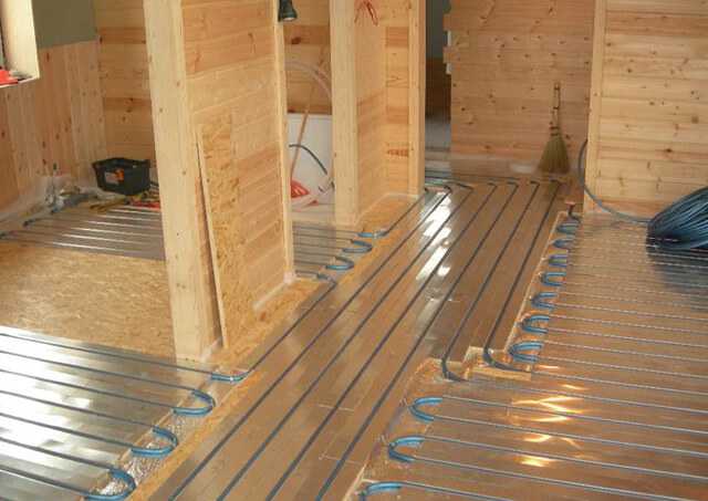 Водяной теплый пол на деревянный пол: по деревянным лагам и реечный .