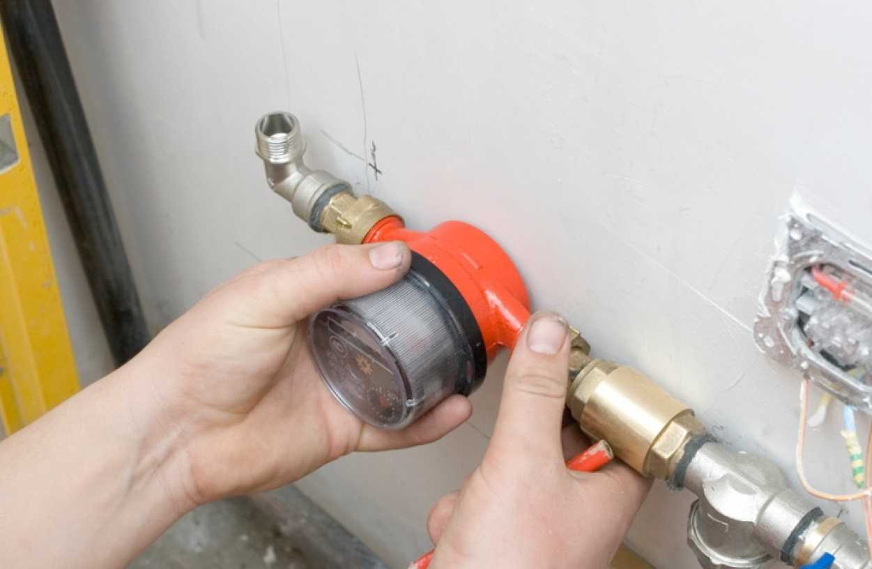 Как установить счётчик воды своими руками: правила установки и замены водомера в квартире