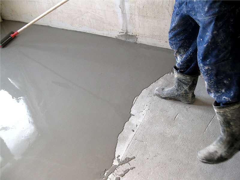 После того, как бетон залит, следует обязательно устранить все неровности с конструкции, чтобы подготовить ее к отделочным работам Отлично справляется с этой задачей шпаклевка под бетон Выбор и подготовка смеси