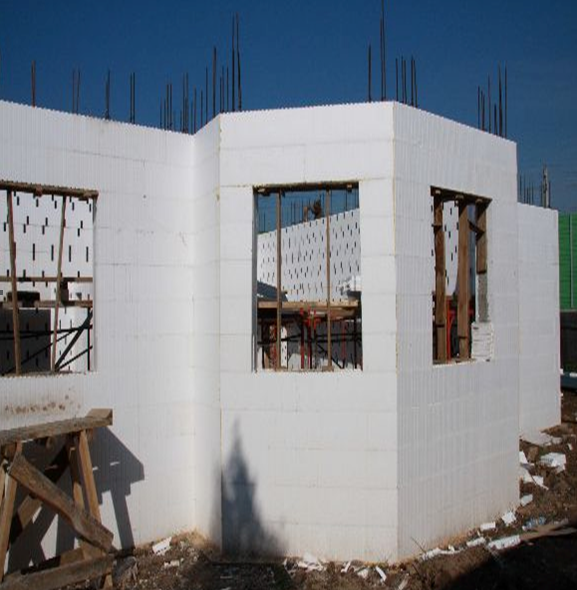Как строятся монолитные дома методом несъемной опалубки?