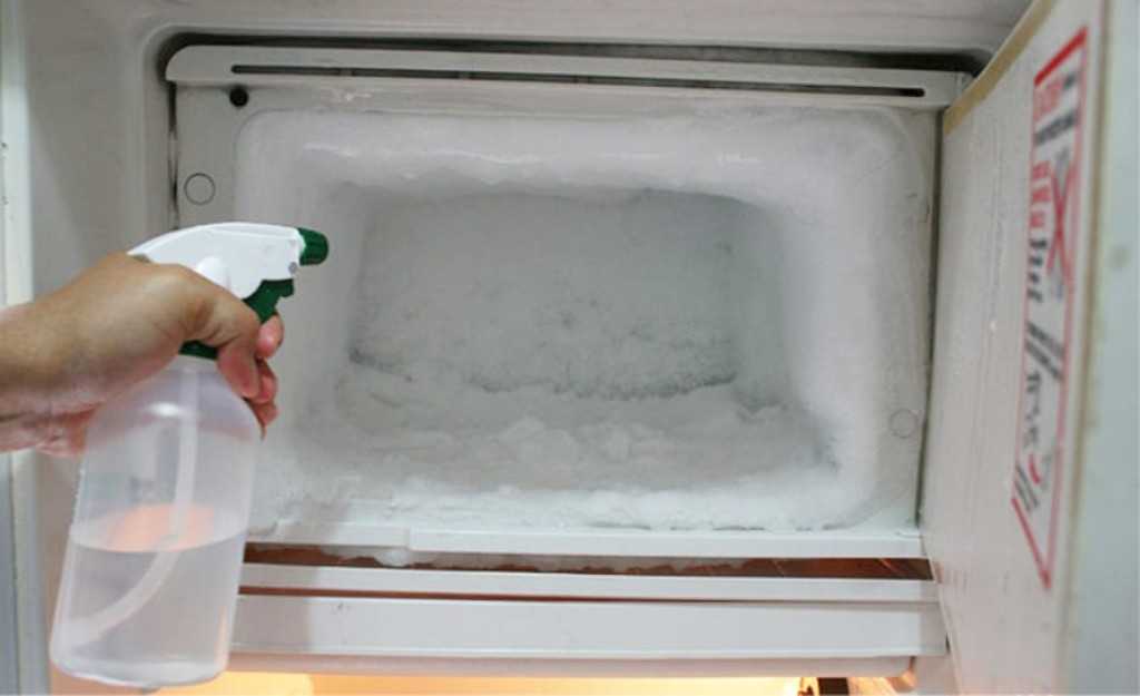 Лед на задней стенке холодильника? почему в холодильнике намерзает лед, что делать?