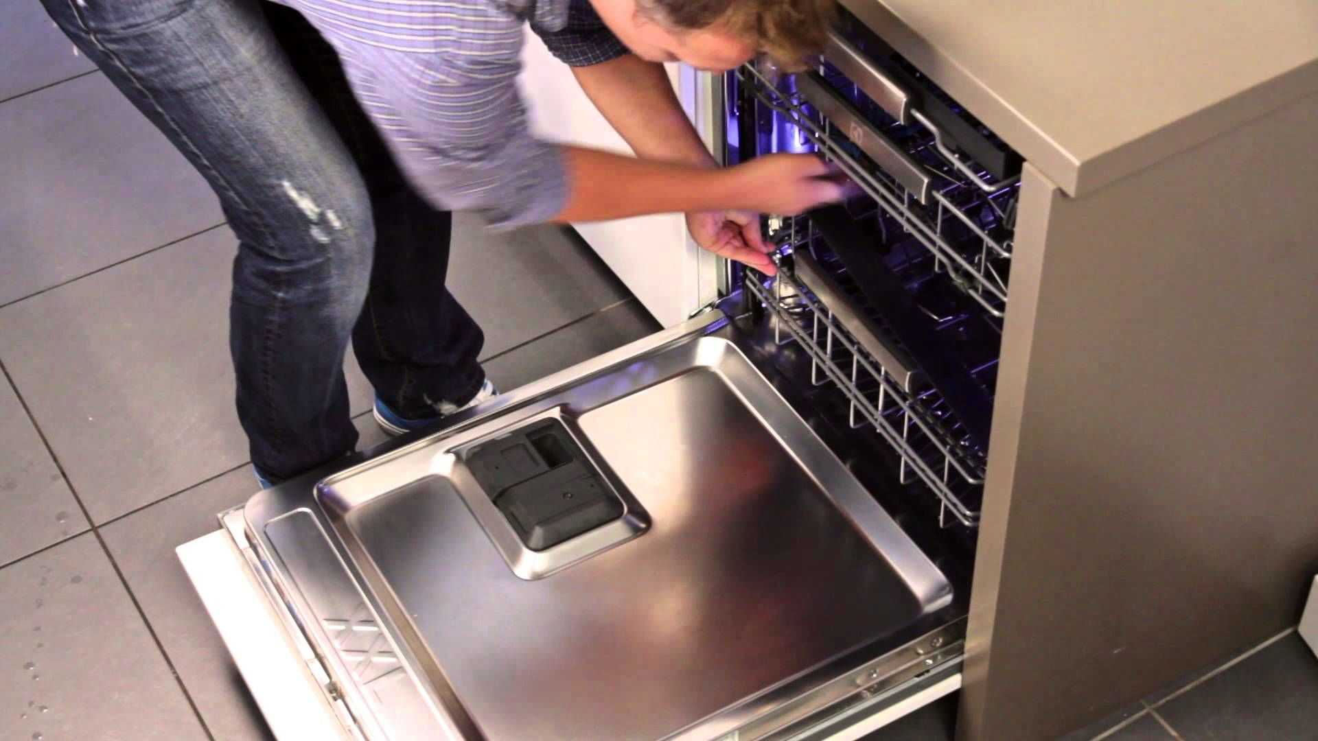 Крепление фасада к посудомоечной машине своими руками: выбор размеров, инструкция
